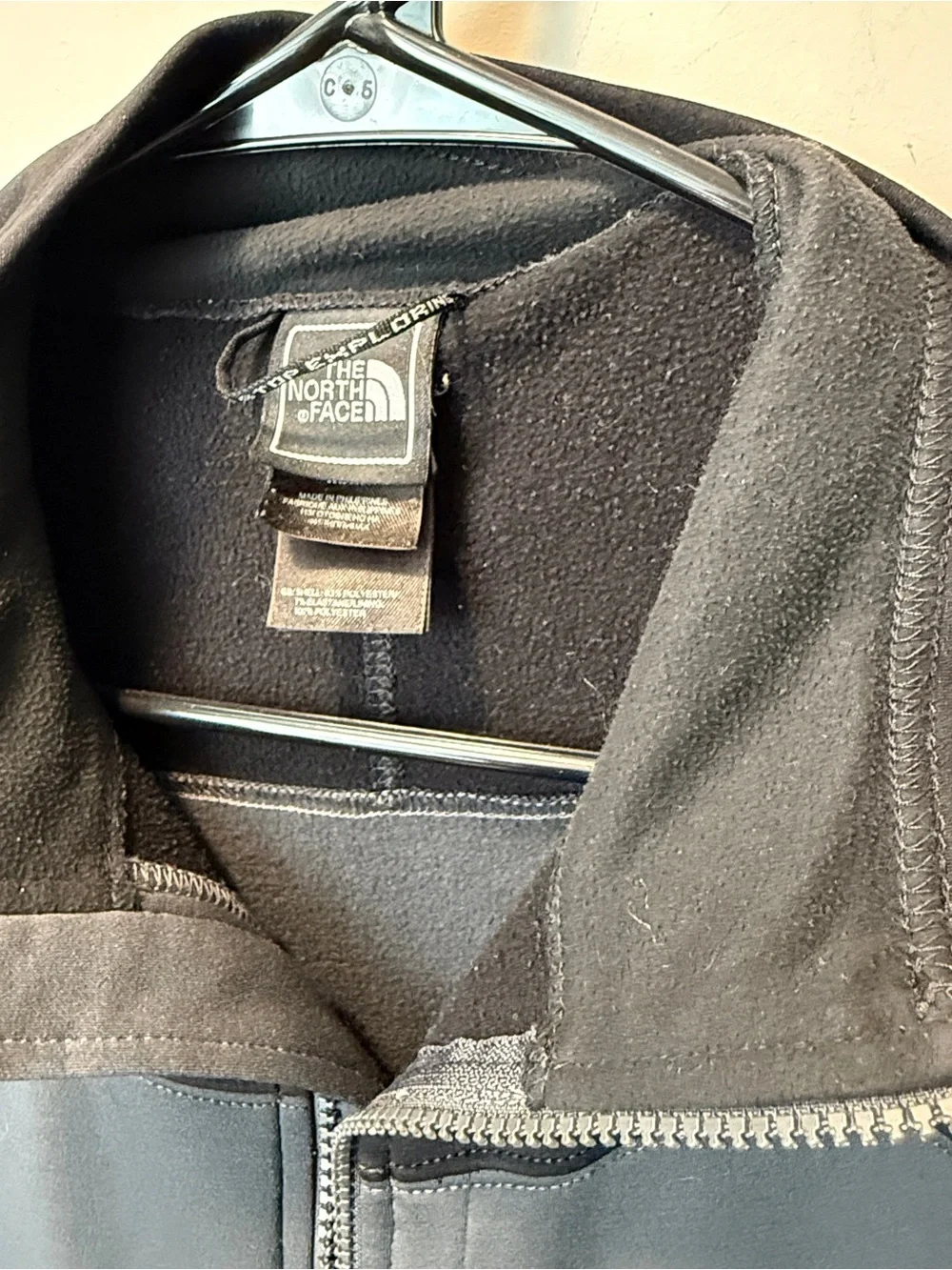 The North Face Men’s Black & Charcoal Lightweight Softshell Jacket - M